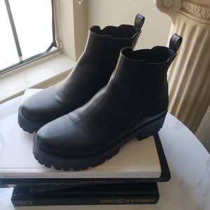 STEVE MADDEN] black boots